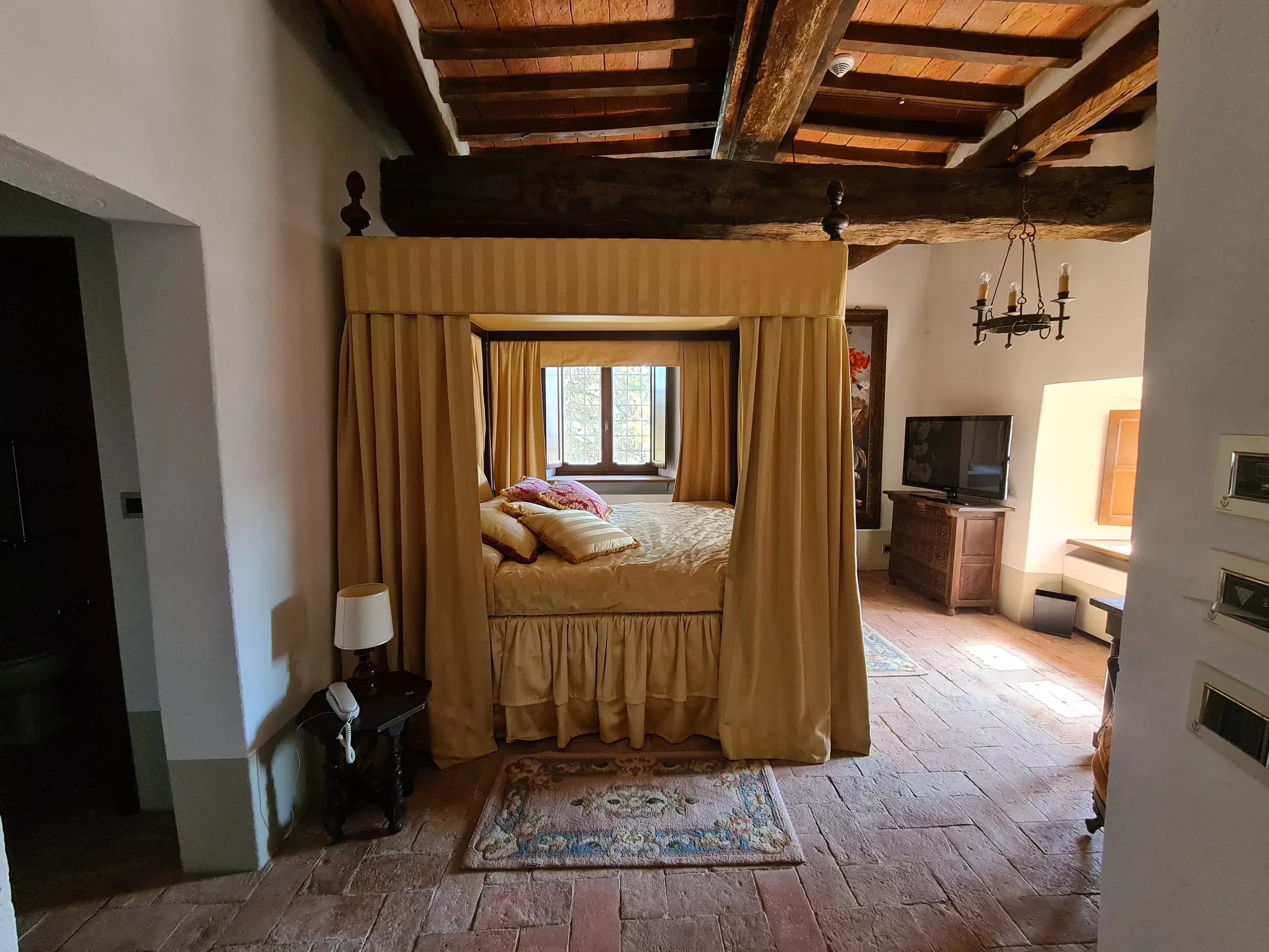 Camera delle Ginestre con vista sulla campagna umbra