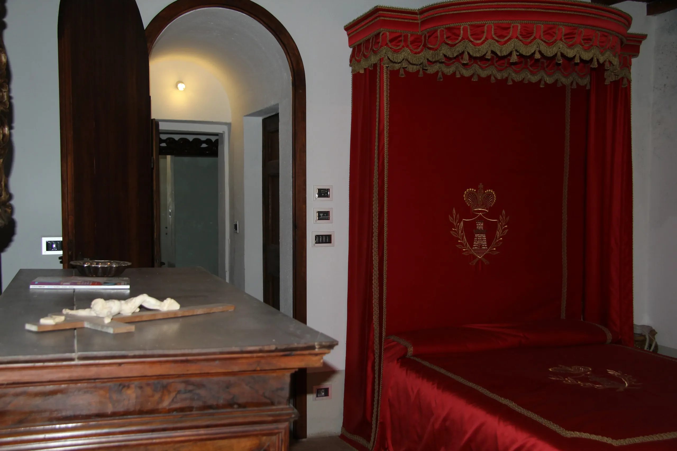 Stanza del Papa con cappella privata affacciata sulla chiesa