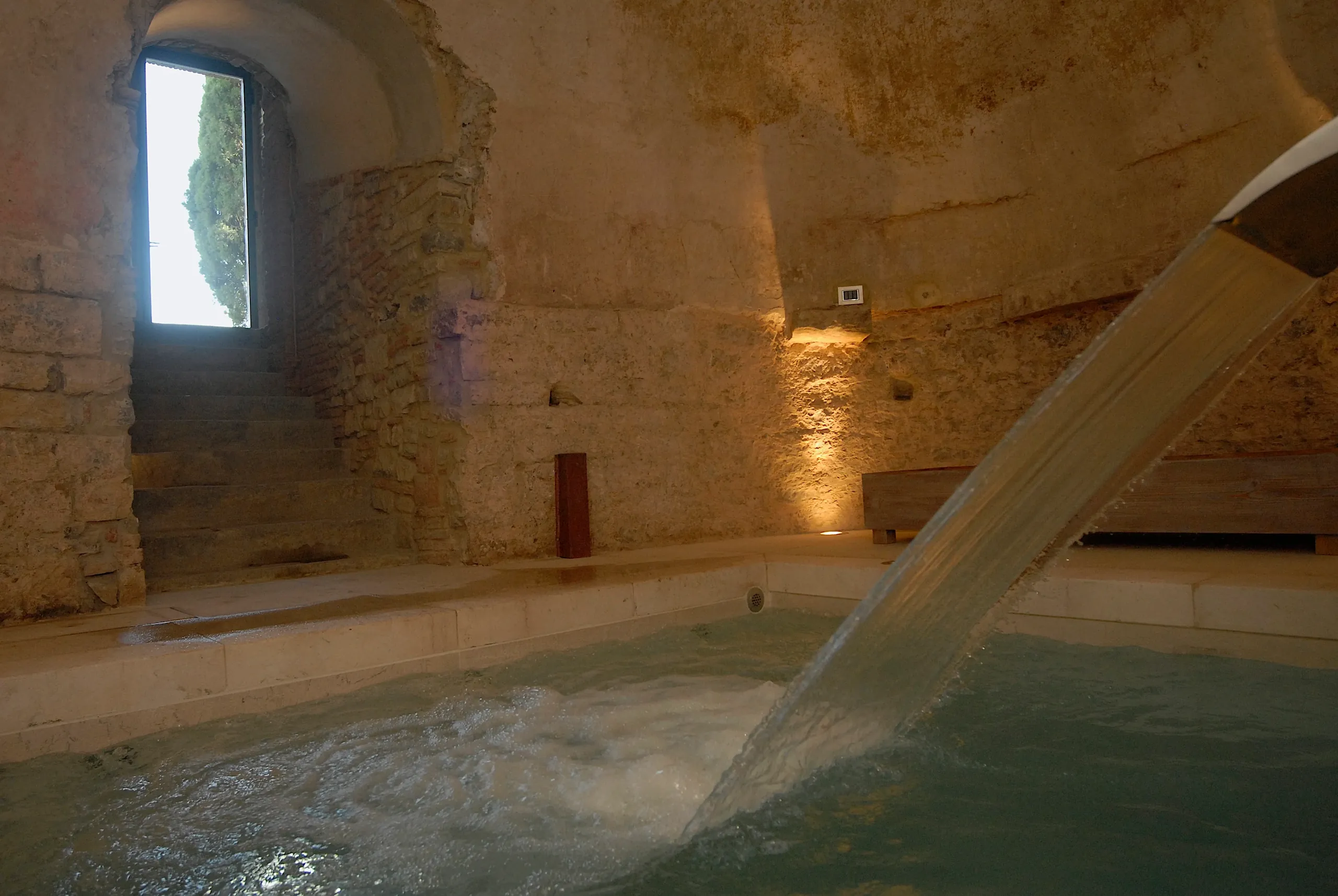 La SPA termale scavata nella roccia